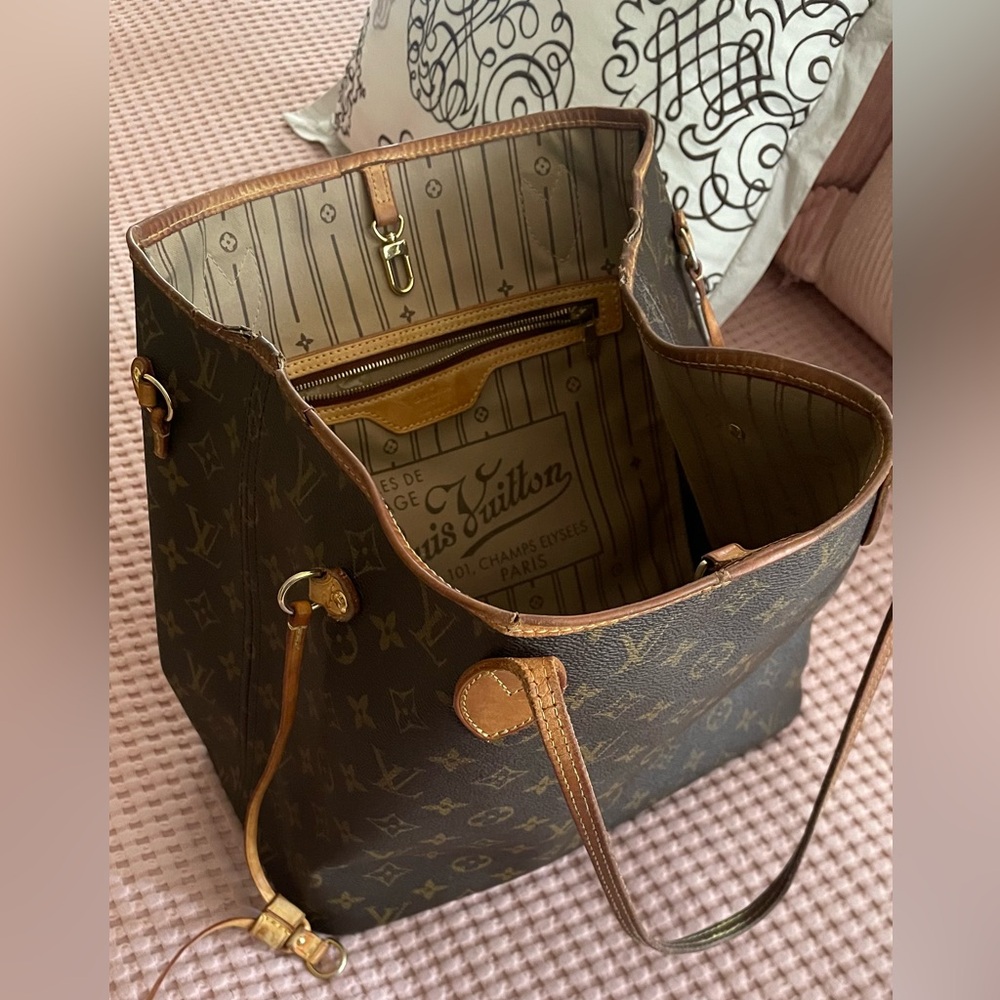 Authentic Louis Vuitton Neverfull MM Monogram